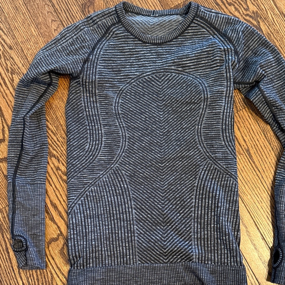 lululemon athletica Women's Gray and black Long Sleeve Top size 6